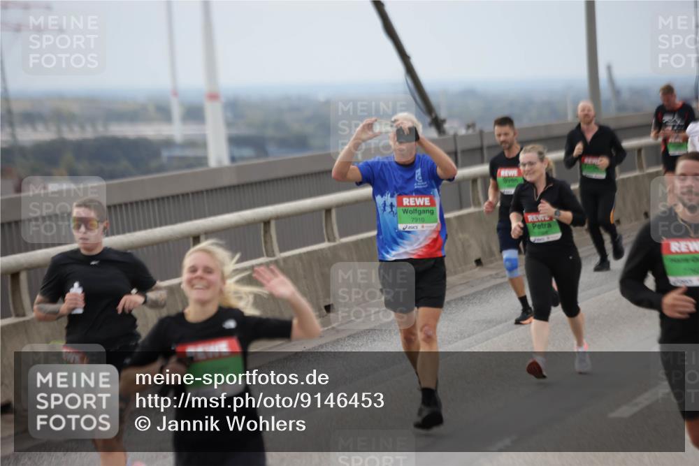 03.10.2025 - Köhlbrandbrückenlauf Jannik Wohlers http://msf.ph/oto/9146453 03.10.2025 15:49:09 Position 1 7910 meine-sportfotos.de