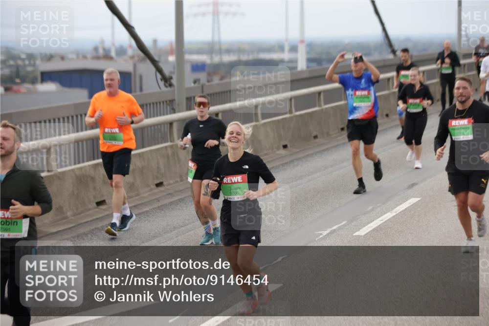 03.10.2025 - Köhlbrandbrückenlauf Jannik Wohlers http://msf.ph/oto/9146454 03.10.2025 15:49:10 Position 1 7591, 9706, 7762 meine-sportfotos.de