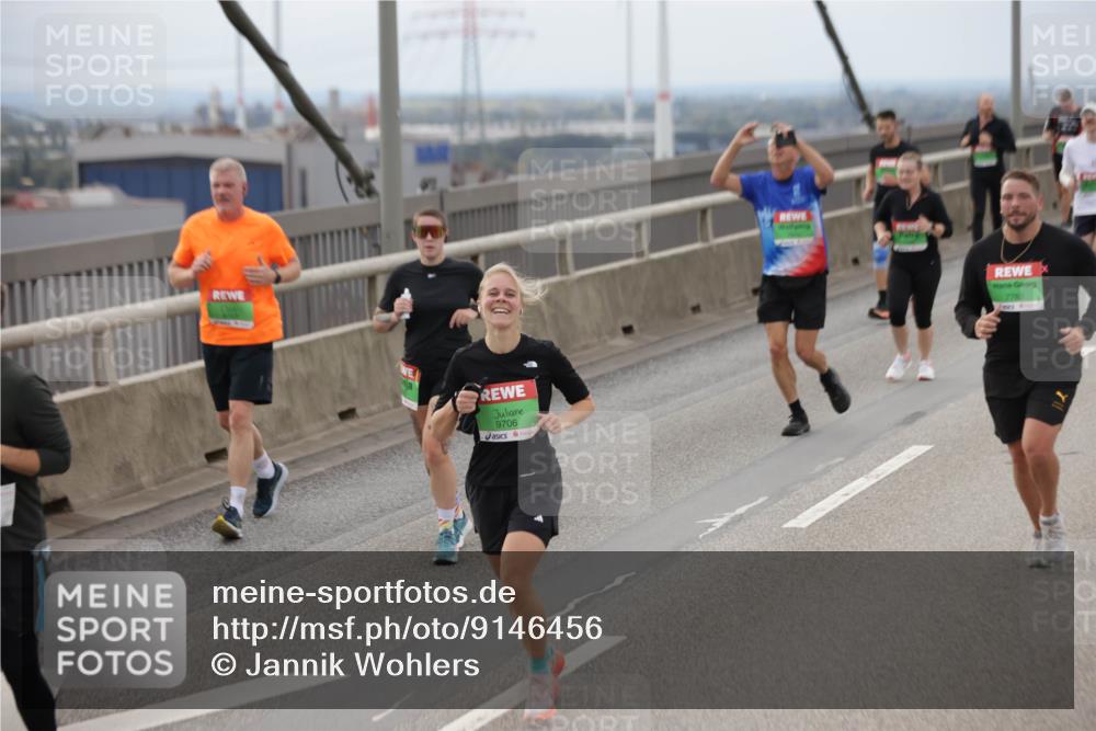 03.10.2025 - Köhlbrandbrückenlauf Jannik Wohlers http://msf.ph/oto/9146456 03.10.2025 15:49:10 Position 1 9706 meine-sportfotos.de