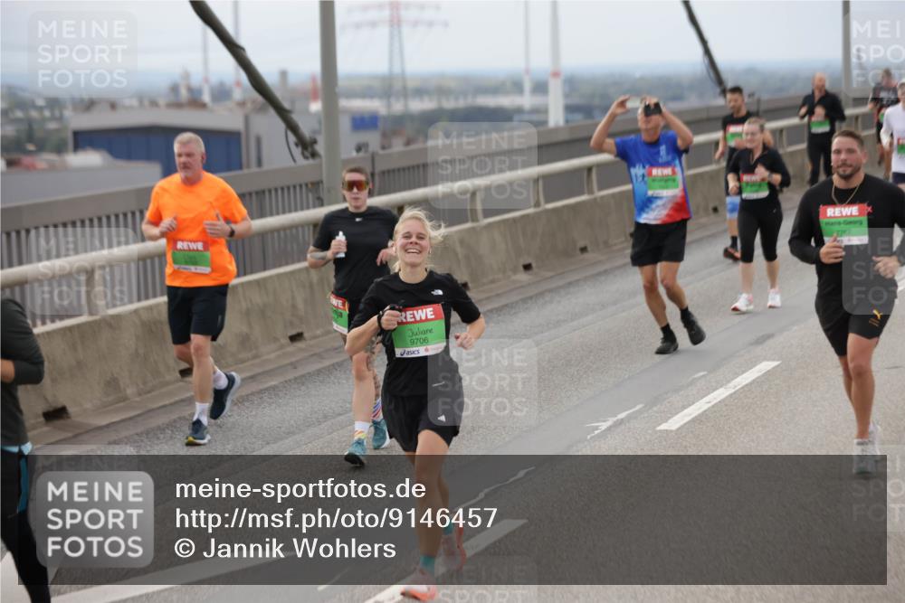 03.10.2025 - Köhlbrandbrückenlauf Jannik Wohlers http://msf.ph/oto/9146457 03.10.2025 15:49:10 Position 1 9706, 7762 meine-sportfotos.de