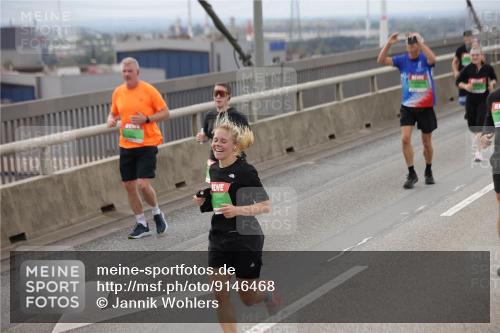 03.10.2025 - Köhlbrandbrückenlauf Jannik Wohlers http://msf.ph/oto/9146468 03.10.2025 15:49:10 Position 1 9706 meine-sportfotos.de
