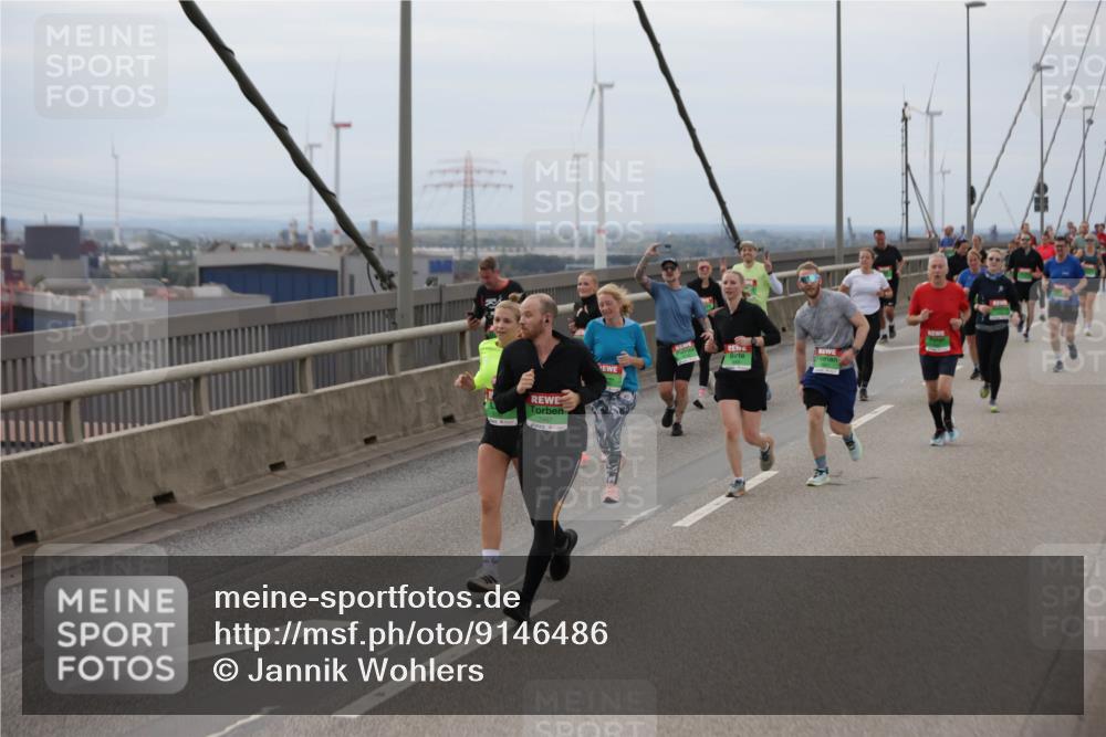 03.10.2025 - Köhlbrandbrückenlauf Jannik Wohlers http://msf.ph/oto/9146486 03.10.2025 15:49:18 Position 1 7467 meine-sportfotos.de