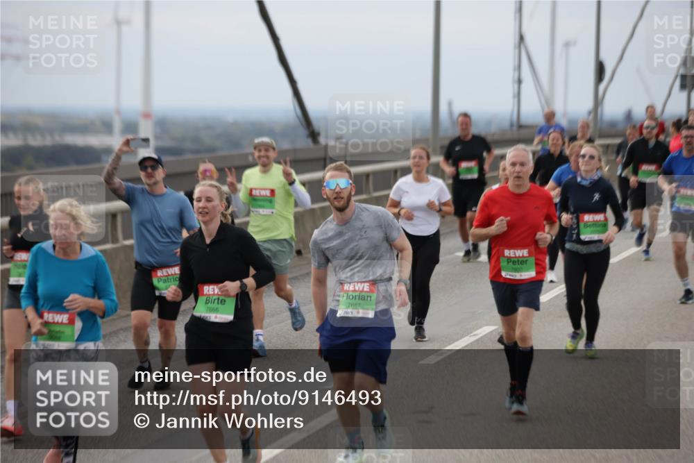 03.10.2025 - Köhlbrandbrückenlauf Jannik Wohlers http://msf.ph/oto/9146493 03.10.2025 15:49:19 Position 1 7666, 7667, 7800 meine-sportfotos.de