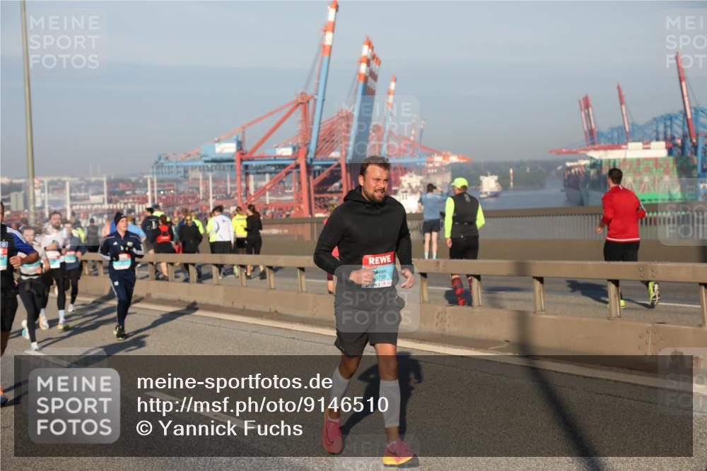 03.10.2025 - Köhlbrandbrückenlauf Yannick Fuchs http://msf.ph/oto/9146510 03.10.2025 08:36:38 Position 2 3718 meine-sportfotos.de