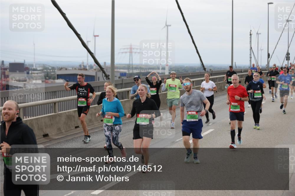 03.10.2025 - Köhlbrandbrückenlauf Jannik Wohlers http://msf.ph/oto/9146512 03.10.2025 15:49:20 Position 1 7467, 7666 meine-sportfotos.de