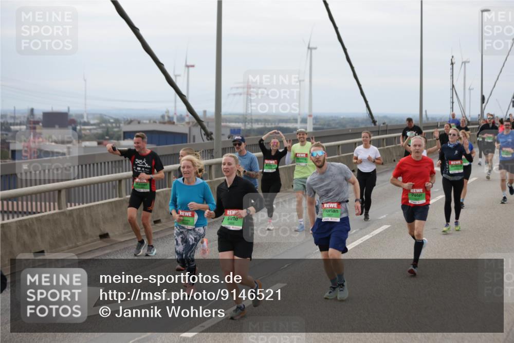 03.10.2025 - Köhlbrandbrückenlauf Jannik Wohlers http://msf.ph/oto/9146521 03.10.2025 15:49:20 Position 1 7666 meine-sportfotos.de