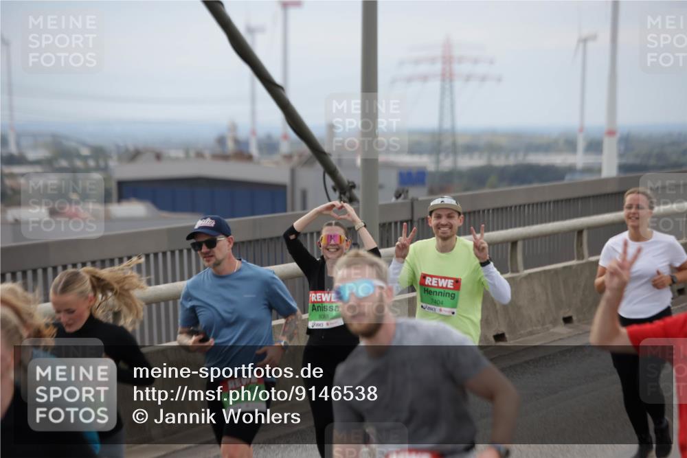 03.10.2025 - Köhlbrandbrückenlauf Jannik Wohlers http://msf.ph/oto/9146538 03.10.2025 15:49:21 Position 1 8746, 8088, 7404 meine-sportfotos.de