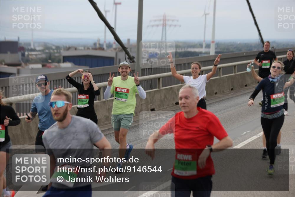 03.10.2025 - Köhlbrandbrückenlauf Jannik Wohlers http://msf.ph/oto/9146544 03.10.2025 15:49:22 Position 1 7404, 7800 meine-sportfotos.de