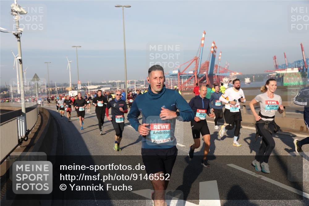 03.10.2025 - Köhlbrandbrückenlauf Yannick Fuchs http://msf.ph/oto/9146552 03.10.2025 08:36:42 Position 2 2811, 3246 meine-sportfotos.de