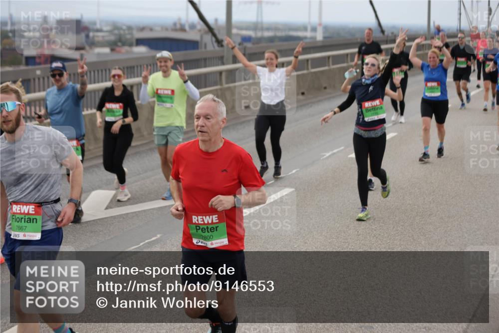 03.10.2025 - Köhlbrandbrückenlauf Jannik Wohlers http://msf.ph/oto/9146553 03.10.2025 15:49:22 Position 1 7667, 7800, 7775 meine-sportfotos.de