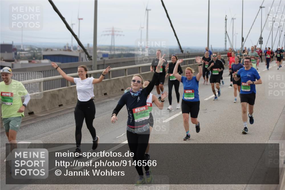 03.10.2025 - Köhlbrandbrückenlauf Jannik Wohlers http://msf.ph/oto/9146566 03.10.2025 15:49:23 Position 1 7404, 7775 meine-sportfotos.de