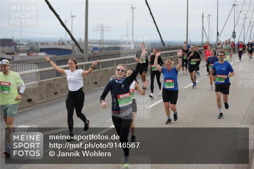 03.10.2025 - Köhlbrandbrückenlauf Jannik Wohlers http://msf.ph/oto/9146567 03.10.2025 15:49:23 Position 1 7404, 80, 7775, 8983 meine-sportfotos.de