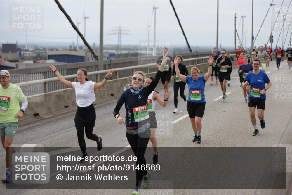 03.10.2025 - Köhlbrandbrückenlauf Jannik Wohlers http://msf.ph/oto/9146569 03.10.2025 15:49:23 Position 1 7404, 7775 meine-sportfotos.de