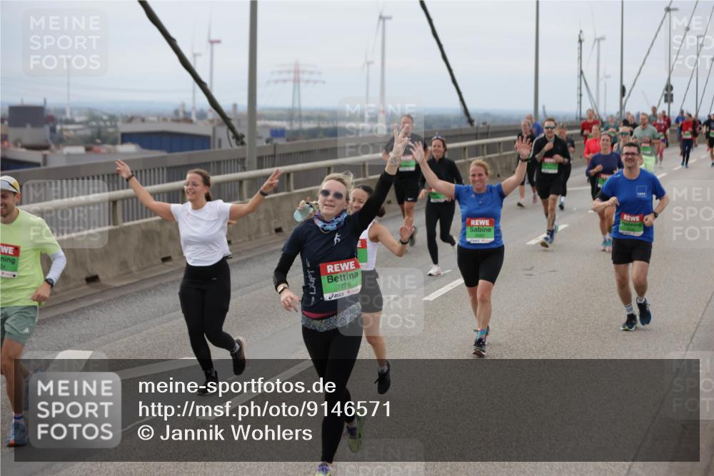 03.10.2025 - Köhlbrandbrückenlauf Jannik Wohlers http://msf.ph/oto/9146571 03.10.2025 15:49:23 Position 1 04, 7775 meine-sportfotos.de