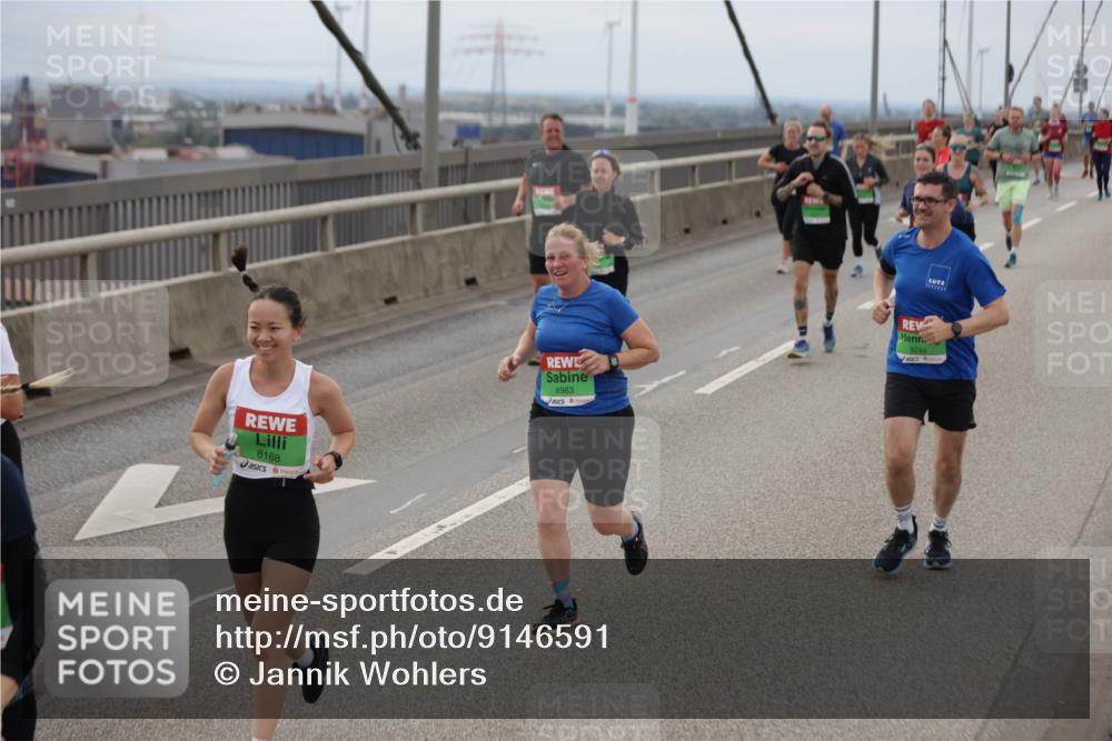 03.10.2025 - Köhlbrandbrückenlauf Jannik Wohlers http://msf.ph/oto/9146591 03.10.2025 15:49:24 Position 1 8168, 8983, 9244 meine-sportfotos.de