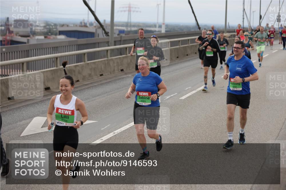 03.10.2025 - Köhlbrandbrückenlauf Jannik Wohlers http://msf.ph/oto/9146593 03.10.2025 15:49:24 Position 1 8168, 8983, 9244 meine-sportfotos.de