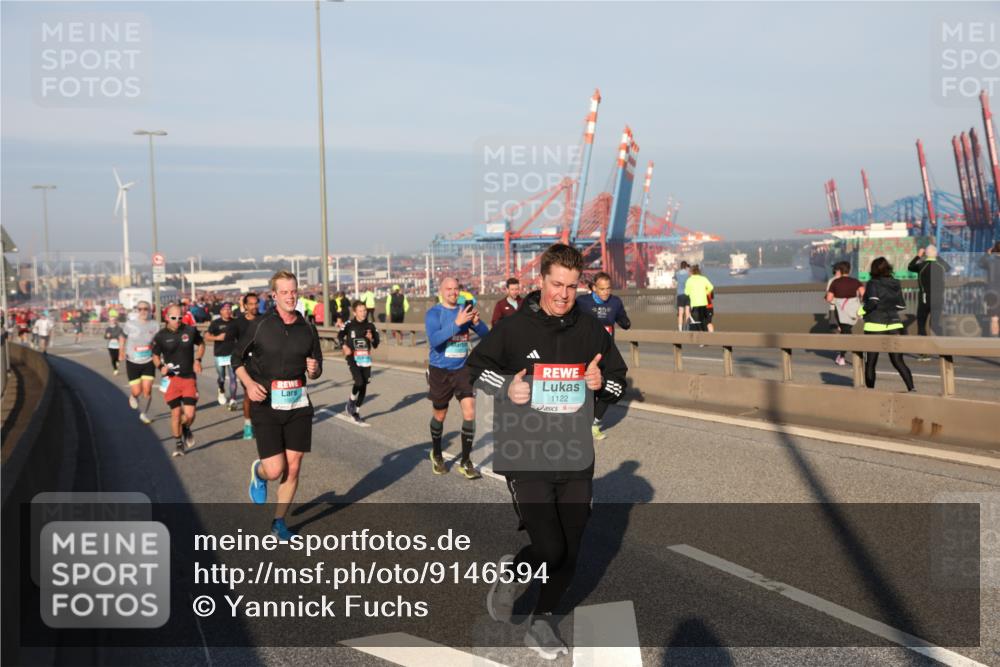 03.10.2025 - Köhlbrandbrückenlauf Yannick Fuchs http://msf.ph/oto/9146594 03.10.2025 08:36:46 Position 2 1122 meine-sportfotos.de