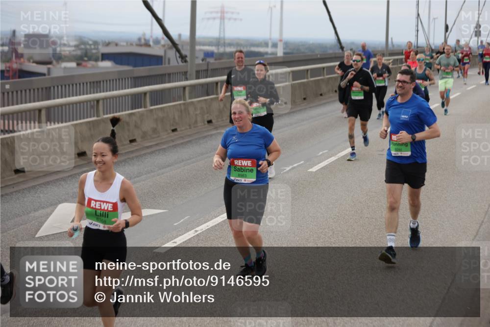 03.10.2025 - Köhlbrandbrückenlauf Jannik Wohlers http://msf.ph/oto/9146595 03.10.2025 15:49:24 Position 1 8168, 6, 8983, 9244 meine-sportfotos.de