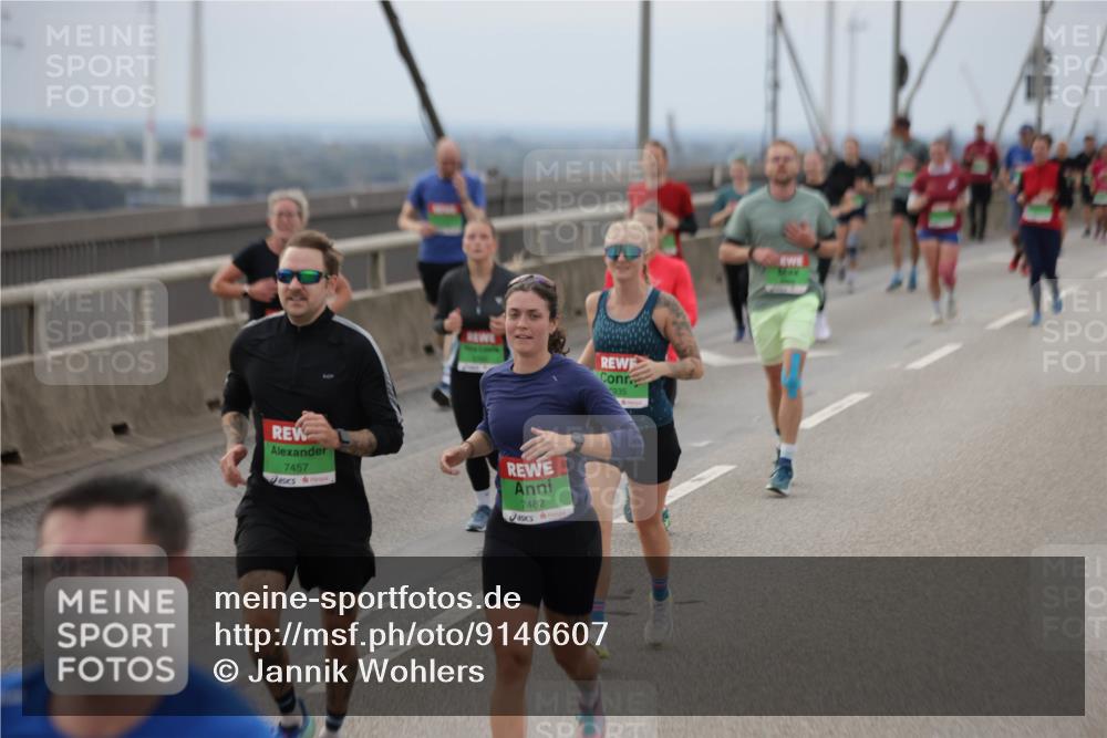 03.10.2025 - Köhlbrandbrückenlauf Jannik Wohlers http://msf.ph/oto/9146607 03.10.2025 15:49:26 Position 1 935, 7457, 7482 meine-sportfotos.de