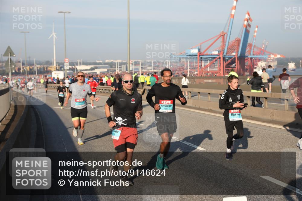 03.10.2025 - Köhlbrandbrückenlauf Yannick Fuchs http://msf.ph/oto/9146624 03.10.2025 08:36:48 Position 2 1550, 2760 meine-sportfotos.de