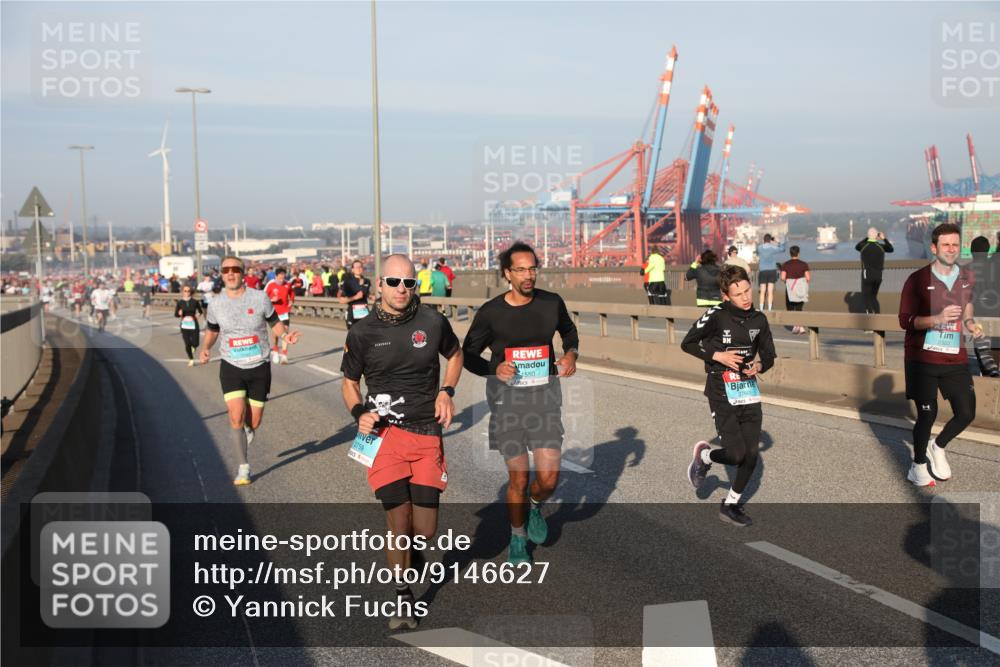 03.10.2025 - Köhlbrandbrückenlauf Yannick Fuchs http://msf.ph/oto/9146627 03.10.2025 08:36:48 Position 2 1550, 2760, 2302 meine-sportfotos.de