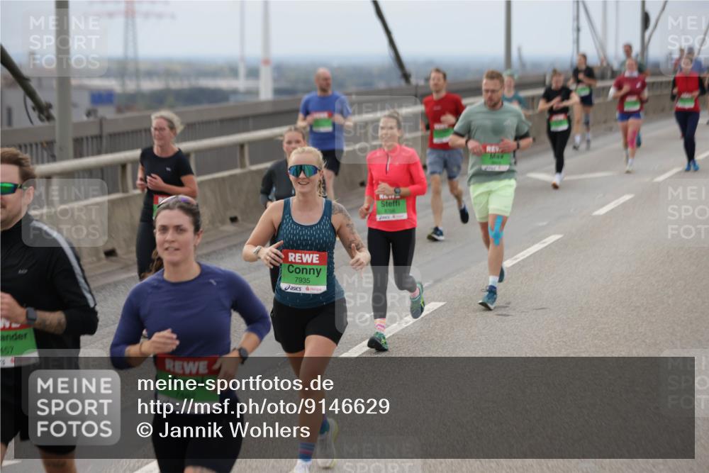 03.10.2025 - Köhlbrandbrückenlauf Jannik Wohlers http://msf.ph/oto/9146629 03.10.2025 15:49:27 Position 1 7462, 7935, 71, 8766 meine-sportfotos.de