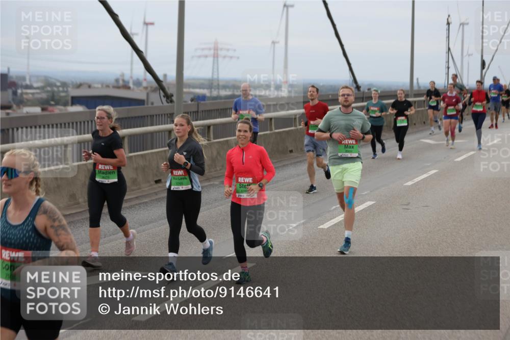 03.10.2025 - Köhlbrandbrückenlauf Jannik Wohlers http://msf.ph/oto/9146641 03.10.2025 15:49:29 Position 1 1995, 8958, 8765, 8766, 8009 meine-sportfotos.de