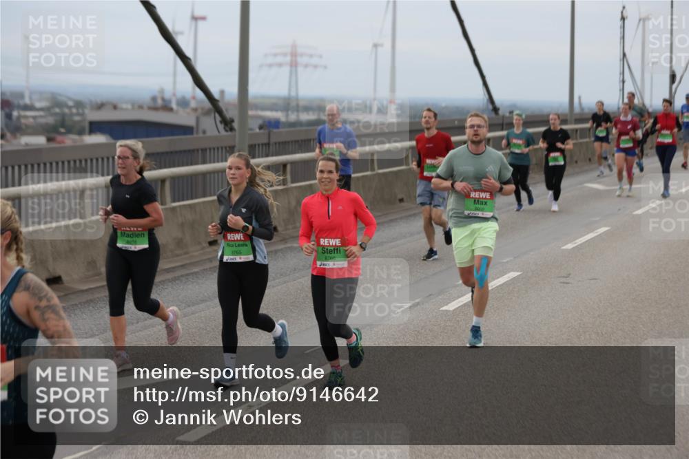 03.10.2025 - Köhlbrandbrückenlauf Jannik Wohlers http://msf.ph/oto/9146642 03.10.2025 15:49:29 Position 1 6958, 8765, 8766, 8009 meine-sportfotos.de
