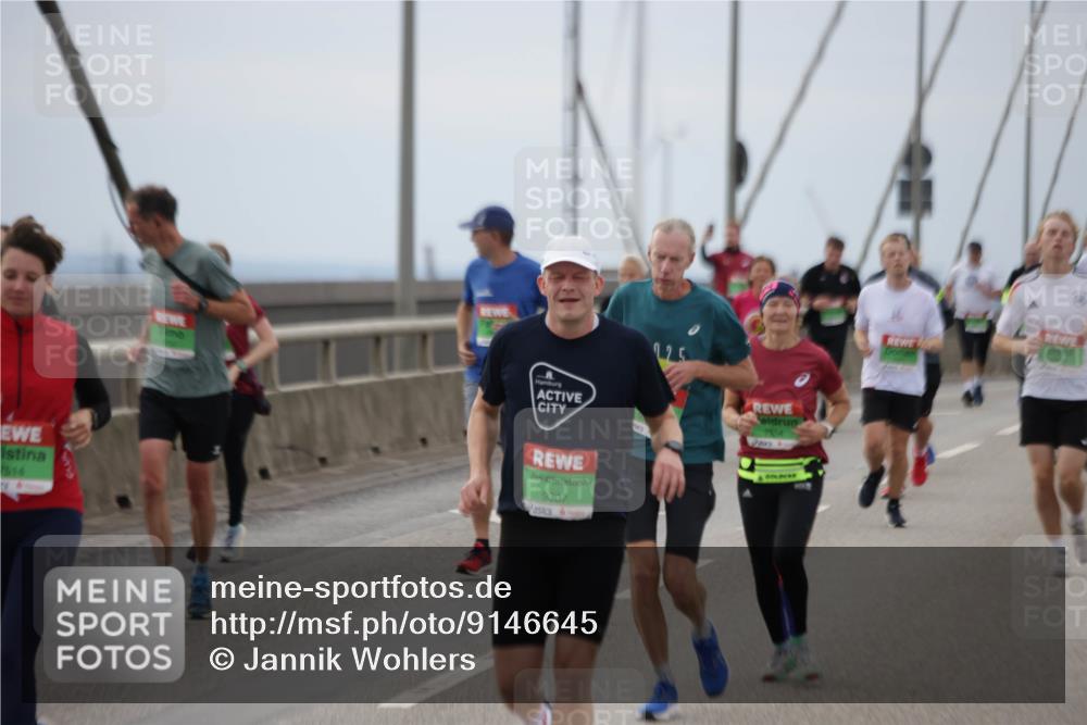 03.10.2025 - Köhlbrandbrückenlauf Jannik Wohlers http://msf.ph/oto/9146645 03.10.2025 15:49:34 Position 1 7514, 9307, 7864 meine-sportfotos.de