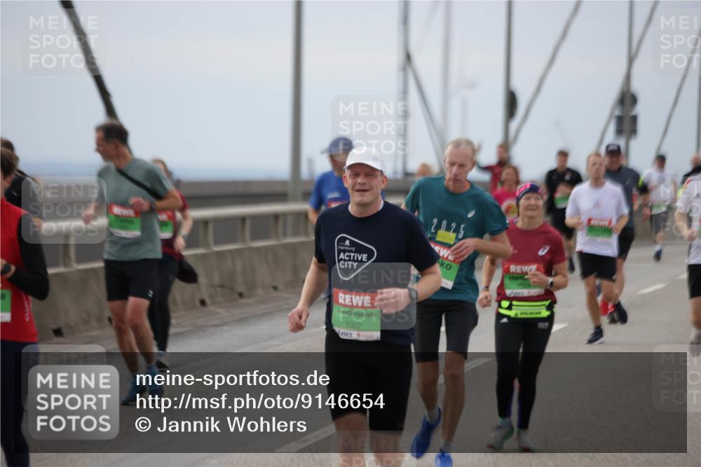 03.10.2025 - Köhlbrandbrückenlauf Jannik Wohlers http://msf.ph/oto/9146654 03.10.2025 15:49:35 Position 1 2025, 9307 meine-sportfotos.de