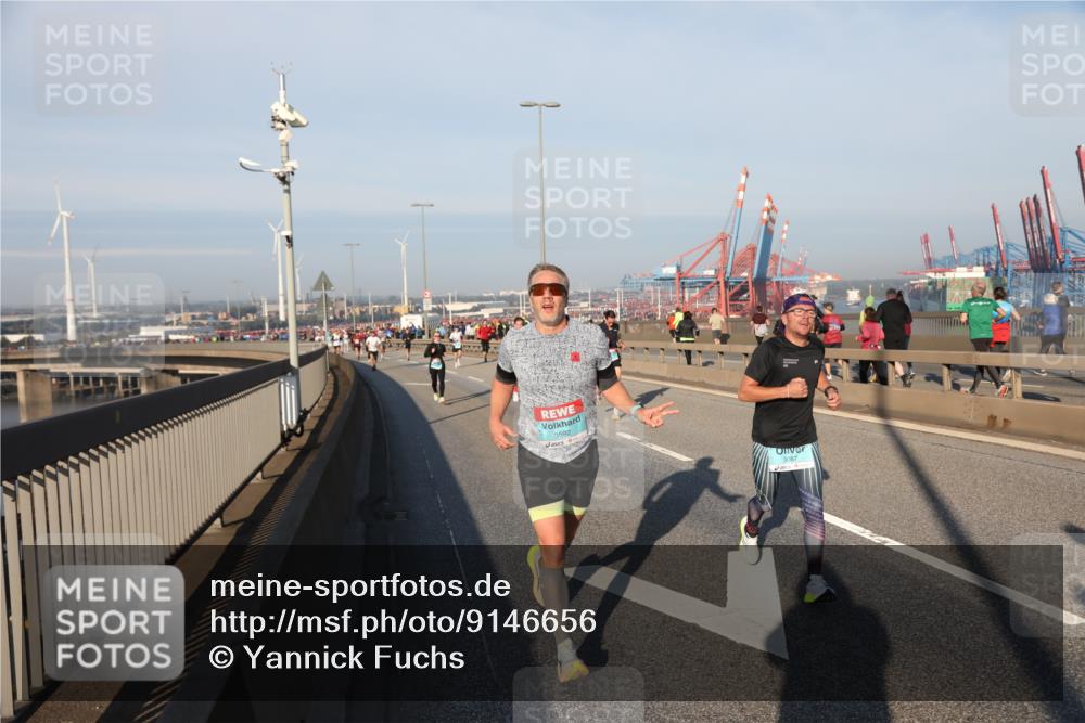03.10.2025 - Köhlbrandbrückenlauf Yannick Fuchs http://msf.ph/oto/9146656 03.10.2025 08:36:51 Position 2 3592, 3087 meine-sportfotos.de