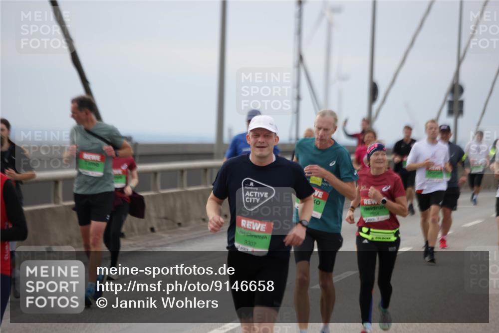 03.10.2025 - Köhlbrandbrückenlauf Jannik Wohlers http://msf.ph/oto/9146658 03.10.2025 15:49:35 Position 1 9307 meine-sportfotos.de