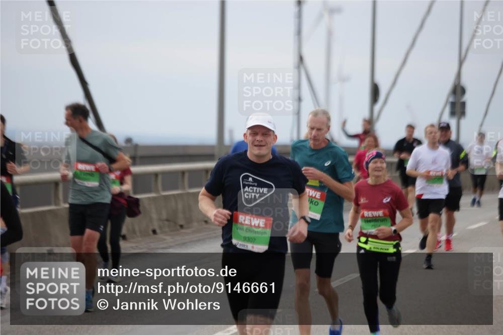 03.10.2025 - Köhlbrandbrückenlauf Jannik Wohlers http://msf.ph/oto/9146661 03.10.2025 15:49:35 Position 1 9307 meine-sportfotos.de