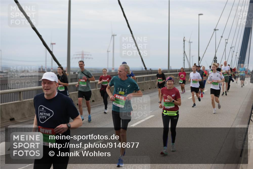 03.10.2025 - Köhlbrandbrückenlauf Jannik Wohlers http://msf.ph/oto/9146677 03.10.2025 15:49:38 Position 1 9307, 2025, 9284, 7854 meine-sportfotos.de
