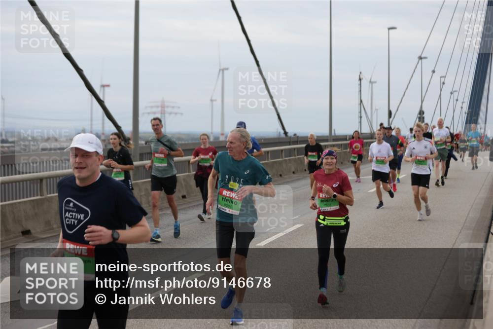 03.10.2025 - Köhlbrandbrückenlauf Jannik Wohlers http://msf.ph/oto/9146678 03.10.2025 15:49:38 Position 1 9307, 2025, 9284, 7854 meine-sportfotos.de