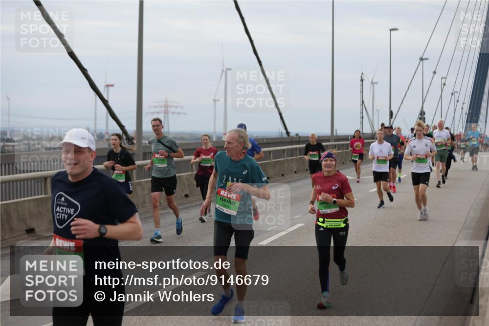 03.10.2025 - Köhlbrandbrückenlauf Jannik Wohlers http://msf.ph/oto/9146679 03.10.2025 15:49:38 Position 1 9207, 9284, 7854 meine-sportfotos.de