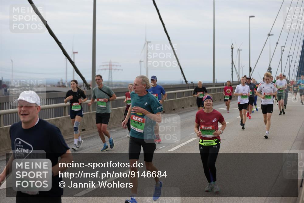 03.10.2025 - Köhlbrandbrückenlauf Jannik Wohlers http://msf.ph/oto/9146684 03.10.2025 15:49:38 Position 1 5007, 9284, 7854 meine-sportfotos.de