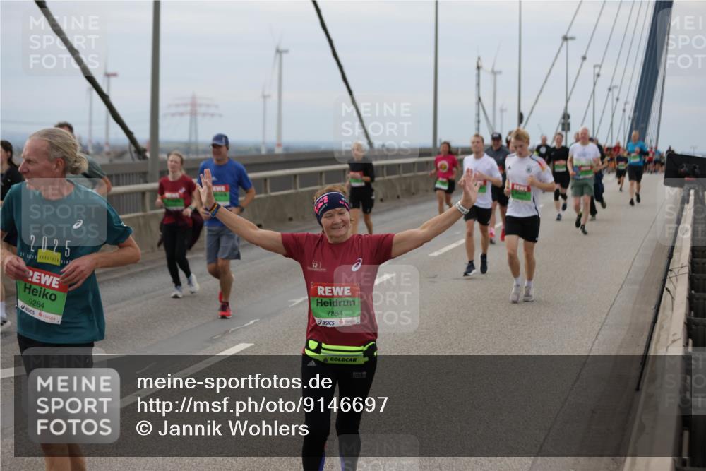 03.10.2025 - Köhlbrandbrückenlauf Jannik Wohlers http://msf.ph/oto/9146697 03.10.2025 15:49:40 Position 1 2025, 9284, 7854 meine-sportfotos.de