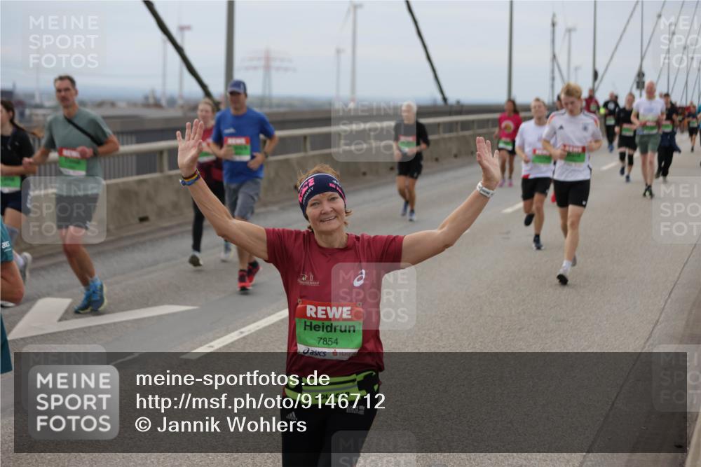03.10.2025 - Köhlbrandbrückenlauf Jannik Wohlers http://msf.ph/oto/9146712 03.10.2025 15:49:40 Position 1 7854 meine-sportfotos.de