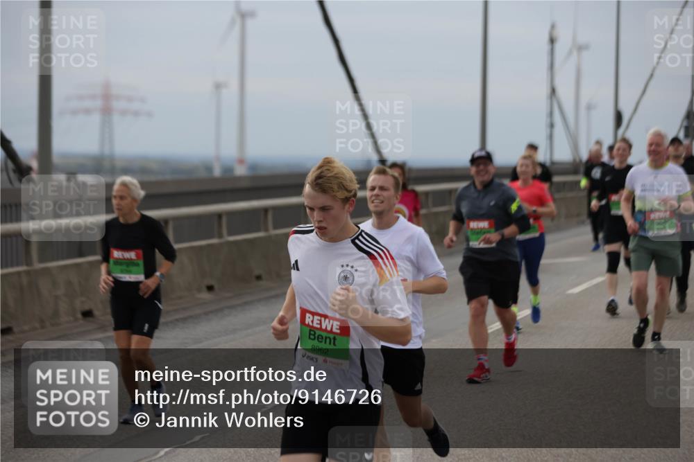 03.10.2025 - Köhlbrandbrückenlauf Jannik Wohlers http://msf.ph/oto/9146726 03.10.2025 15:49:42 Position 1 8962 meine-sportfotos.de