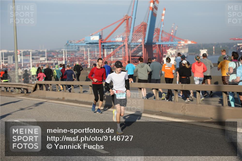 03.10.2025 - Köhlbrandbrückenlauf Yannick Fuchs http://msf.ph/oto/9146727 03.10.2025 08:36:59 Position 2 1432 meine-sportfotos.de