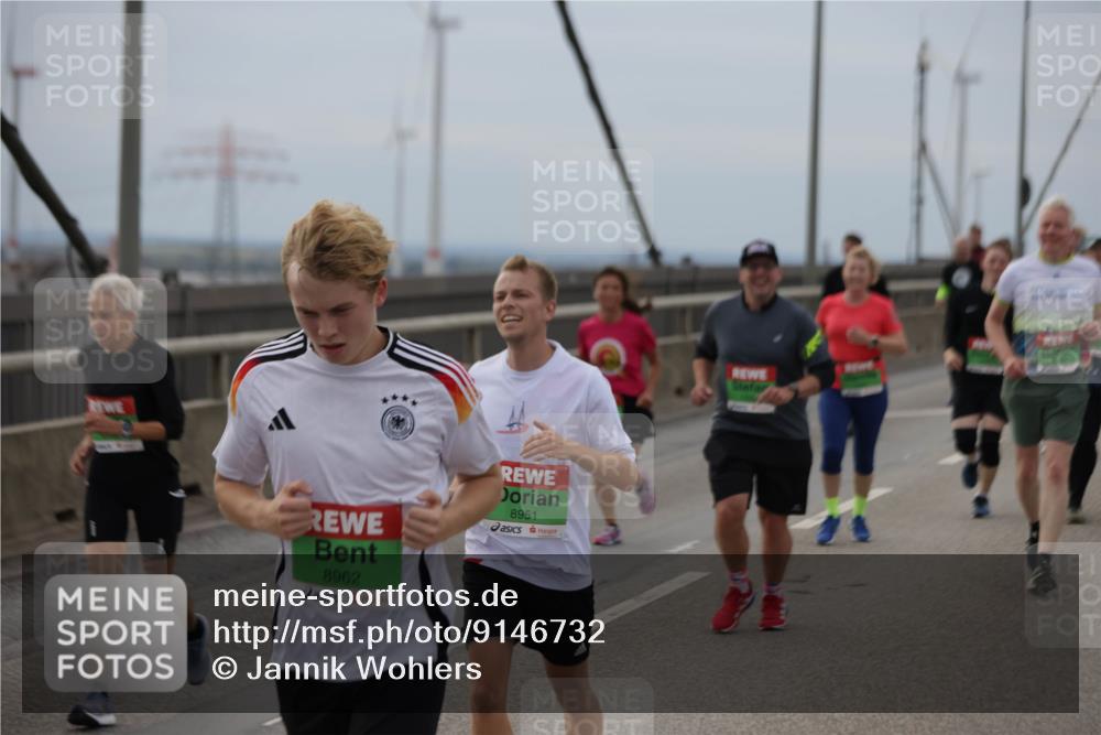 03.10.2025 - Köhlbrandbrückenlauf Jannik Wohlers http://msf.ph/oto/9146732 03.10.2025 15:49:42 Position 1 8962, 8951 meine-sportfotos.de