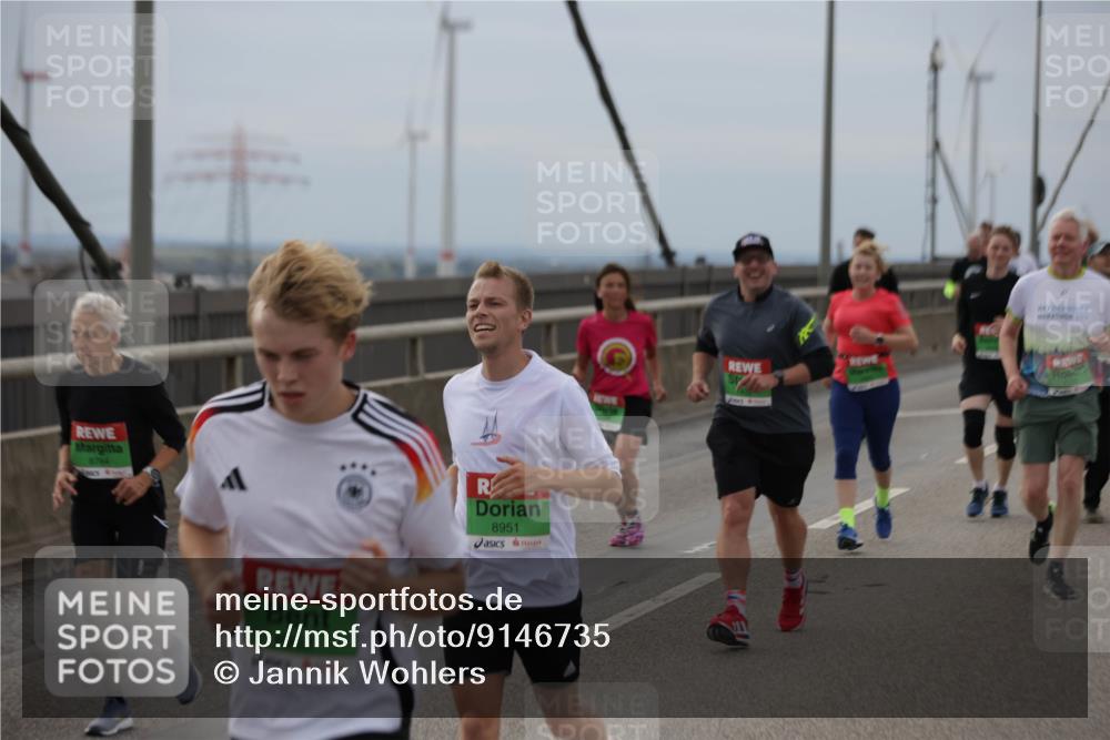 03.10.2025 - Köhlbrandbrückenlauf Jannik Wohlers http://msf.ph/oto/9146735 03.10.2025 15:49:43 Position 1 8764, 8062, 8951, 7 meine-sportfotos.de