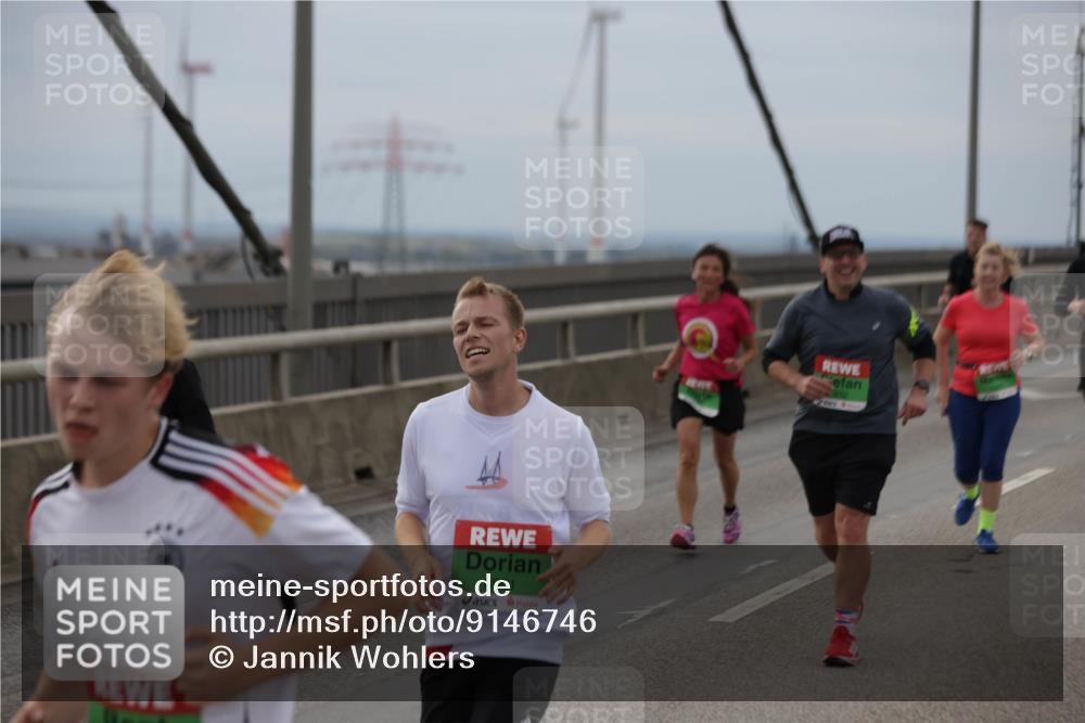 03.10.2025 - Köhlbrandbrückenlauf Jannik Wohlers http://msf.ph/oto/9146746 03.10.2025 15:49:43 Position 1 8951 meine-sportfotos.de