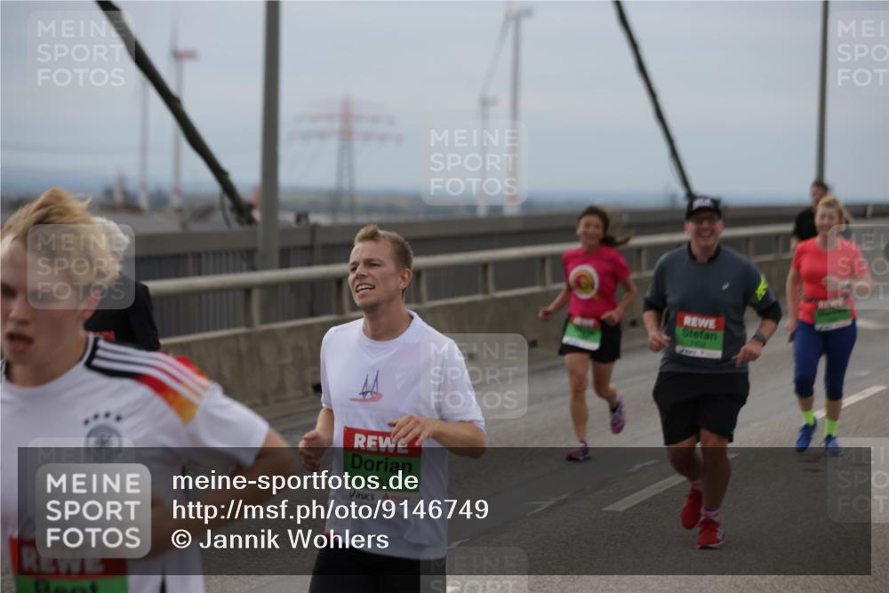 03.10.2025 - Köhlbrandbrückenlauf Jannik Wohlers http://msf.ph/oto/9146749 03.10.2025 15:49:43 Position 1 8951, 1838 meine-sportfotos.de