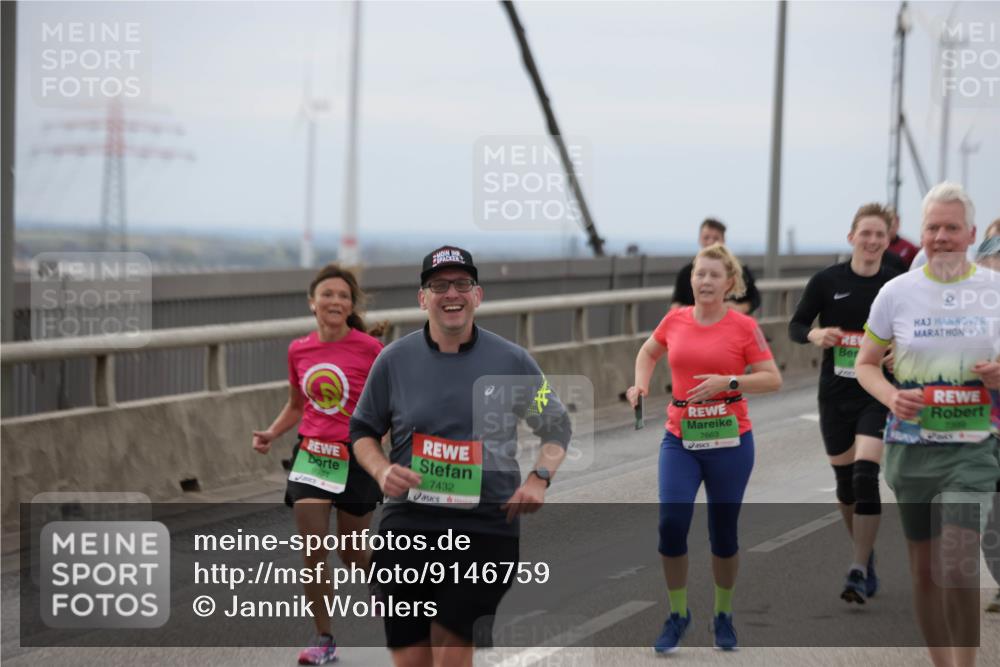 03.10.2025 - Köhlbrandbrückenlauf Jannik Wohlers http://msf.ph/oto/9146759 03.10.2025 15:49:44 Position 1 7432, 7663, 7399 meine-sportfotos.de