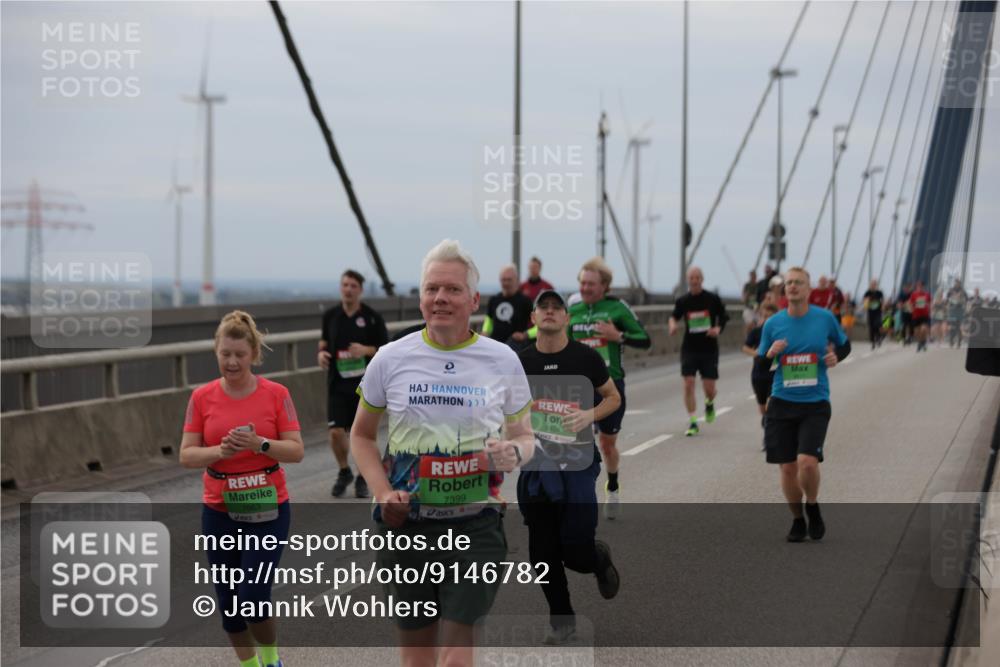 03.10.2025 - Köhlbrandbrückenlauf Jannik Wohlers http://msf.ph/oto/9146782 03.10.2025 15:49:45 Position 1 9404, 7663, 7399 meine-sportfotos.de
