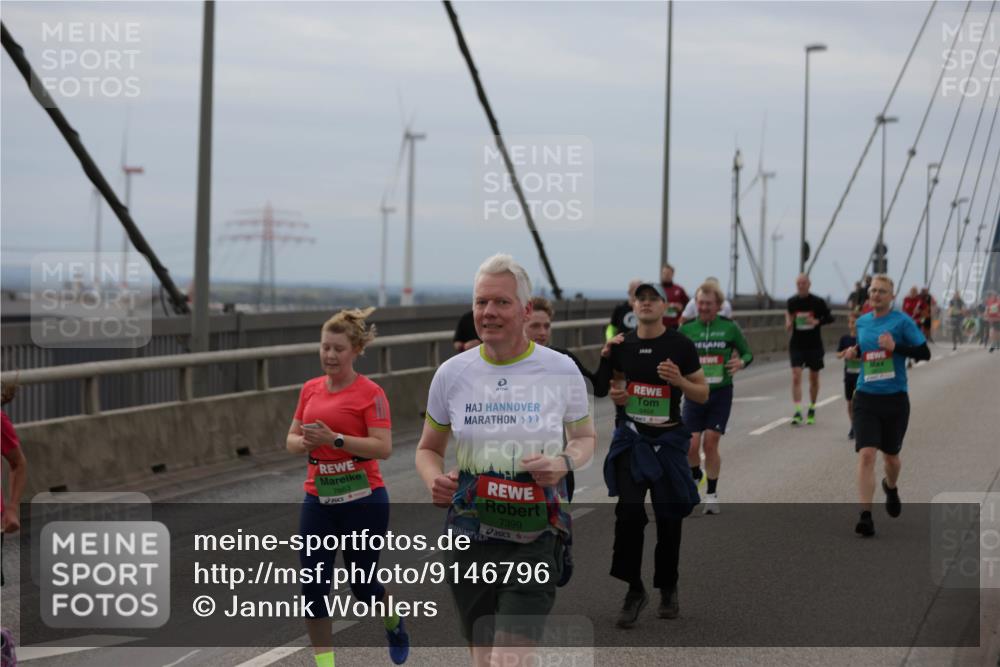 03.10.2025 - Köhlbrandbrückenlauf Jannik Wohlers http://msf.ph/oto/9146796 03.10.2025 15:49:46 Position 1 9404, 7663, 7399 meine-sportfotos.de