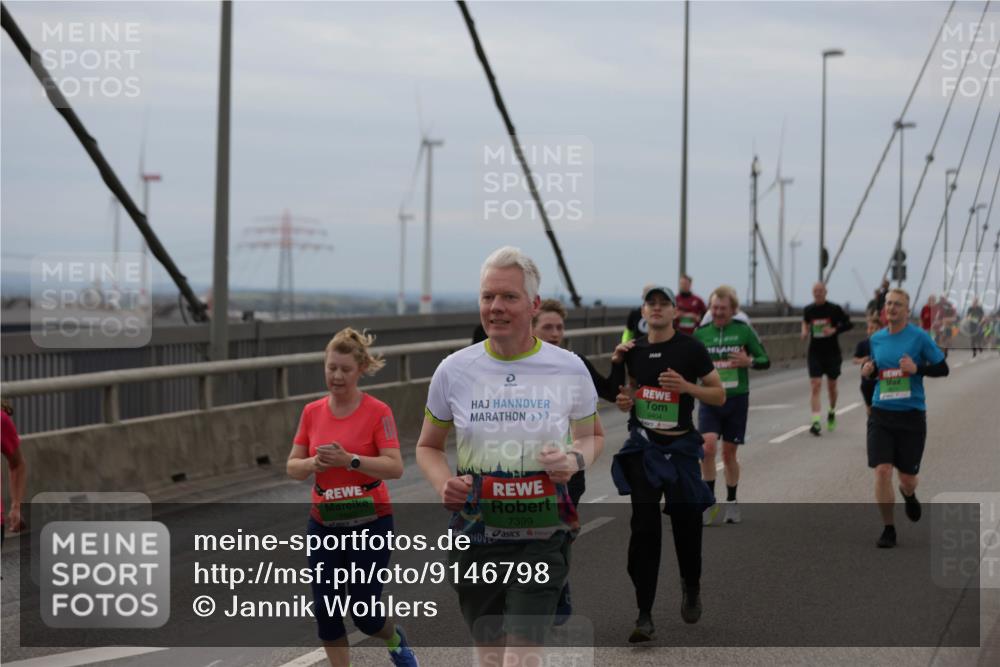 03.10.2025 - Köhlbrandbrückenlauf Jannik Wohlers http://msf.ph/oto/9146798 03.10.2025 15:49:46 Position 1 9404, 7663, 7399 meine-sportfotos.de