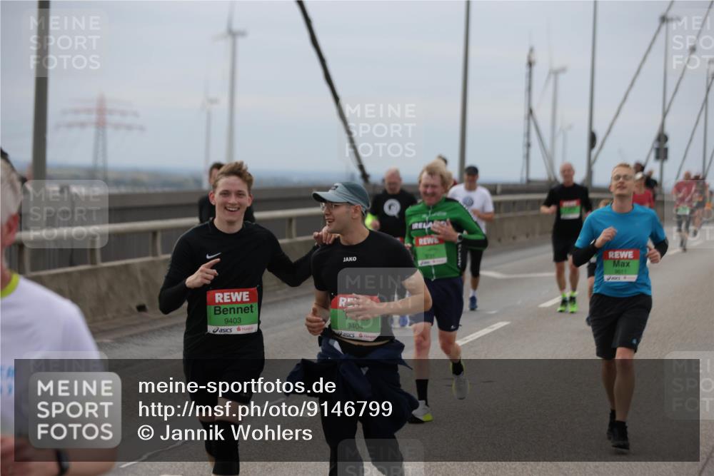 03.10.2025 - Köhlbrandbrückenlauf Jannik Wohlers http://msf.ph/oto/9146799 03.10.2025 15:49:47 Position 1 9403, 9404, 20, 9611 meine-sportfotos.de